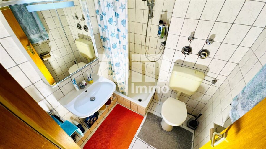 Gepflegte 2 Zimmer Terrassenwohnung in infrastrukturell guter Wohnlage in Uninähe - Badezimmer / Dusche